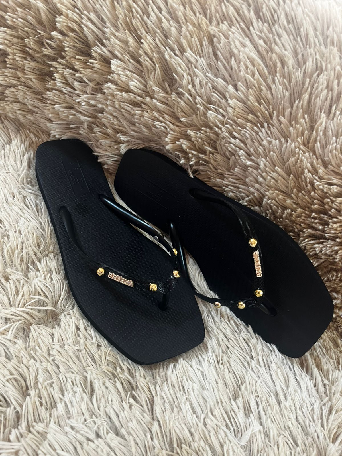 CHINELO DE DEDO PEDRAS- AREZZO BRIZZA