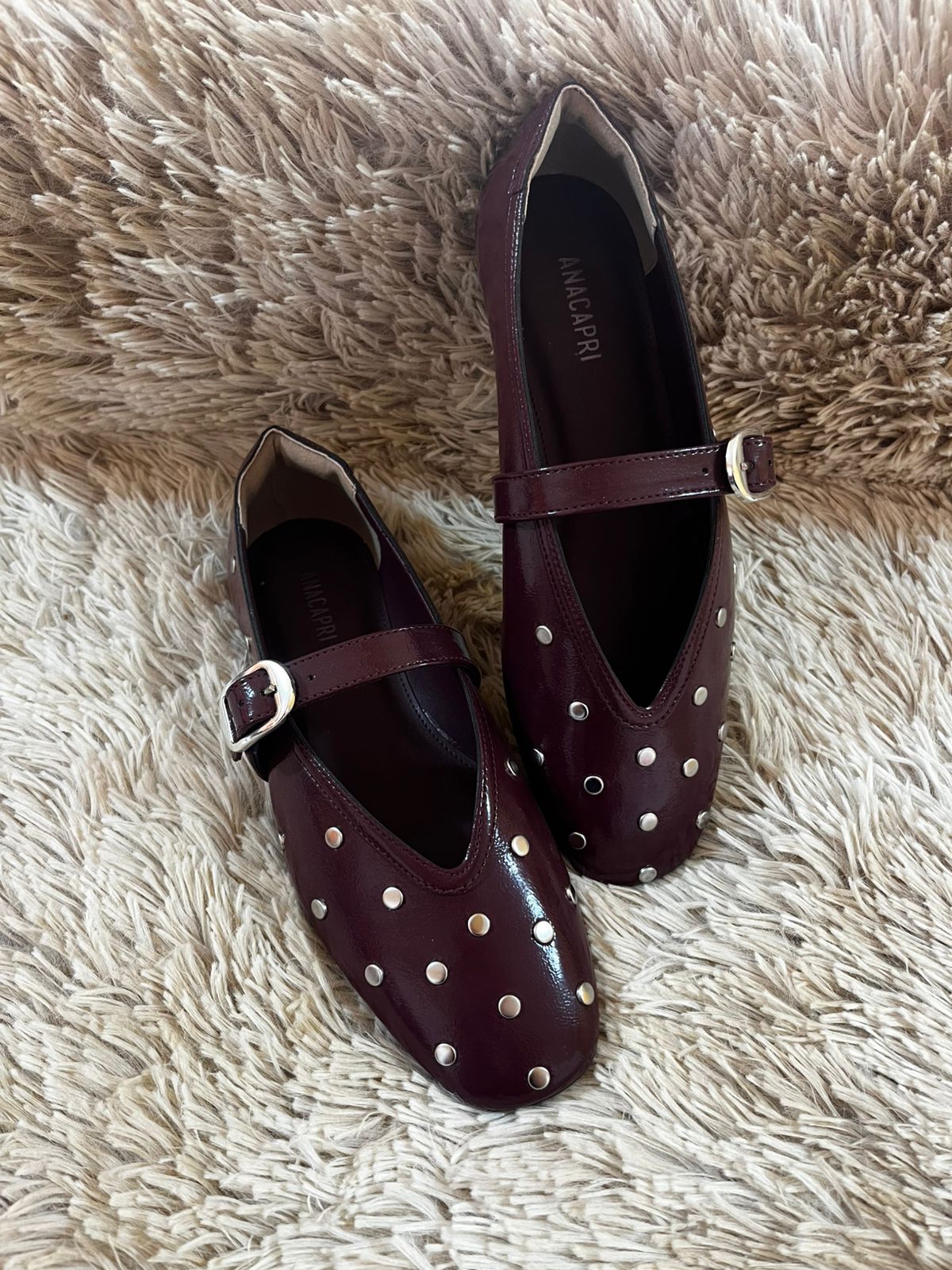 Sapatilha Anacapri Tira Única Tachas Preta