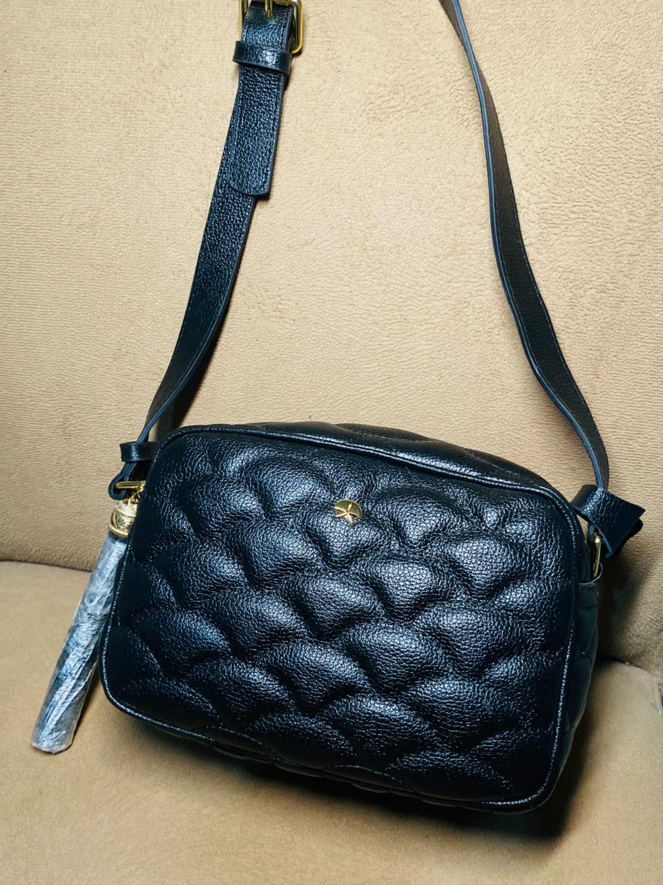 BOLSA MEDIA EM COURO METELASSÊ CALIANDRA