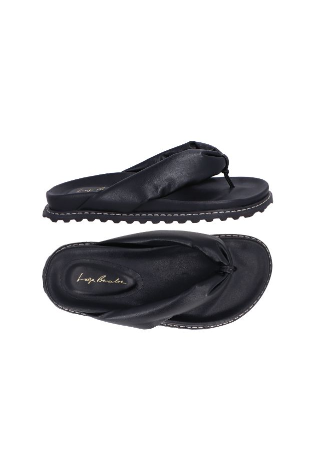 SANDÁLIA PAPETE EM COURO PRETO COM TIRAS ACOLCHOADAS