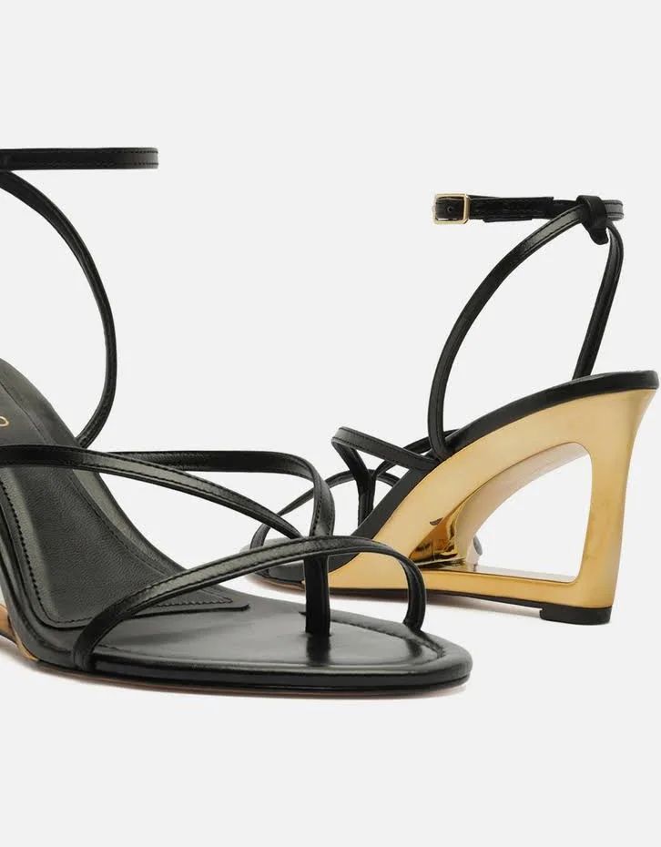 Sandália Arezzo anabela vazado e em metal dourado