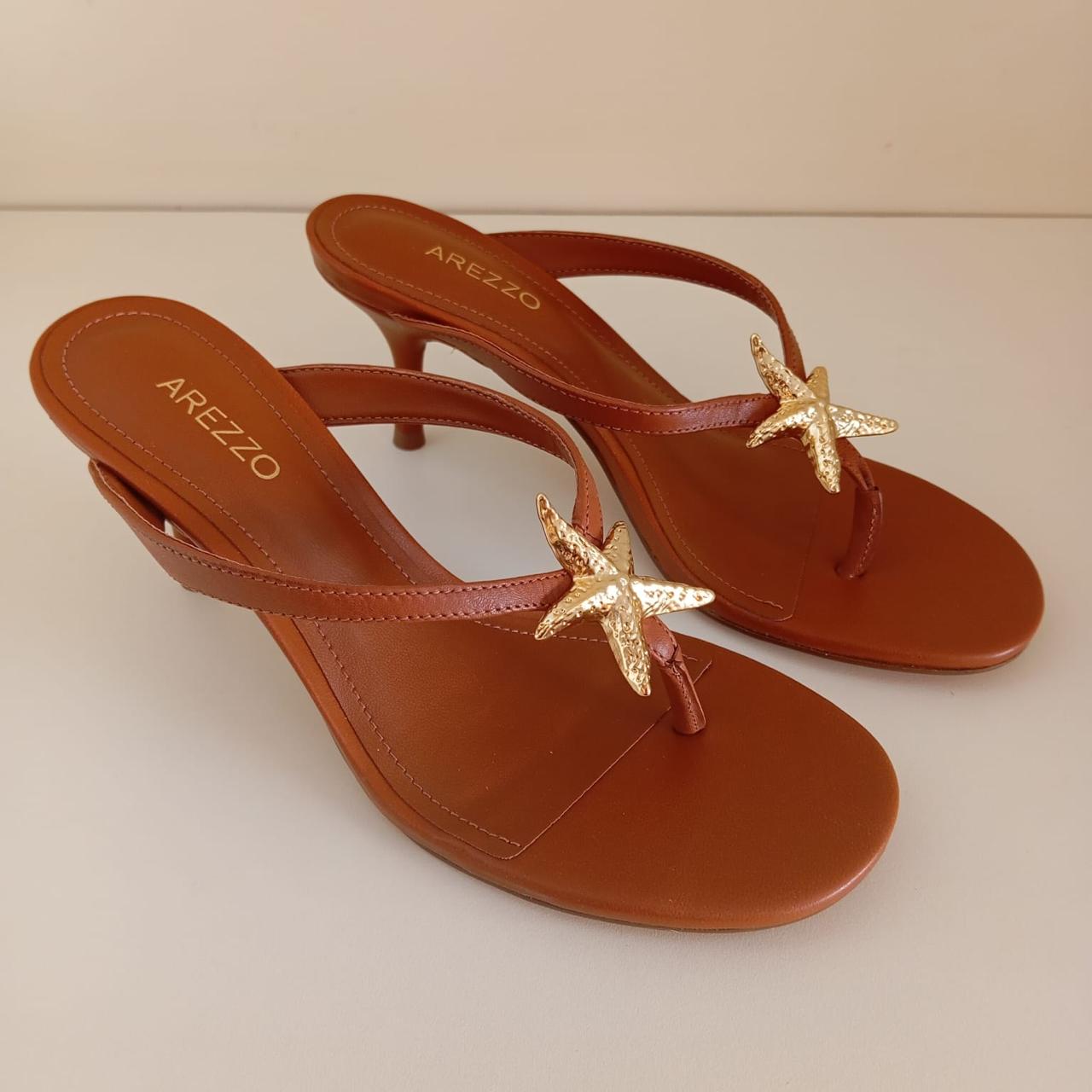 TAMANCO MARROM COURO FLIP FLOP ESTRELA-AREZZO
