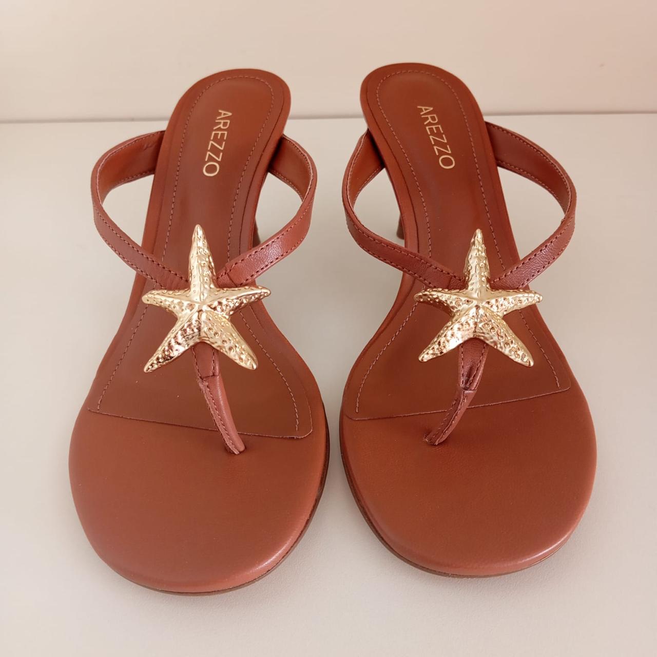 TAMANCO MARROM COURO FLIP FLOP ESTRELA-AREZZO