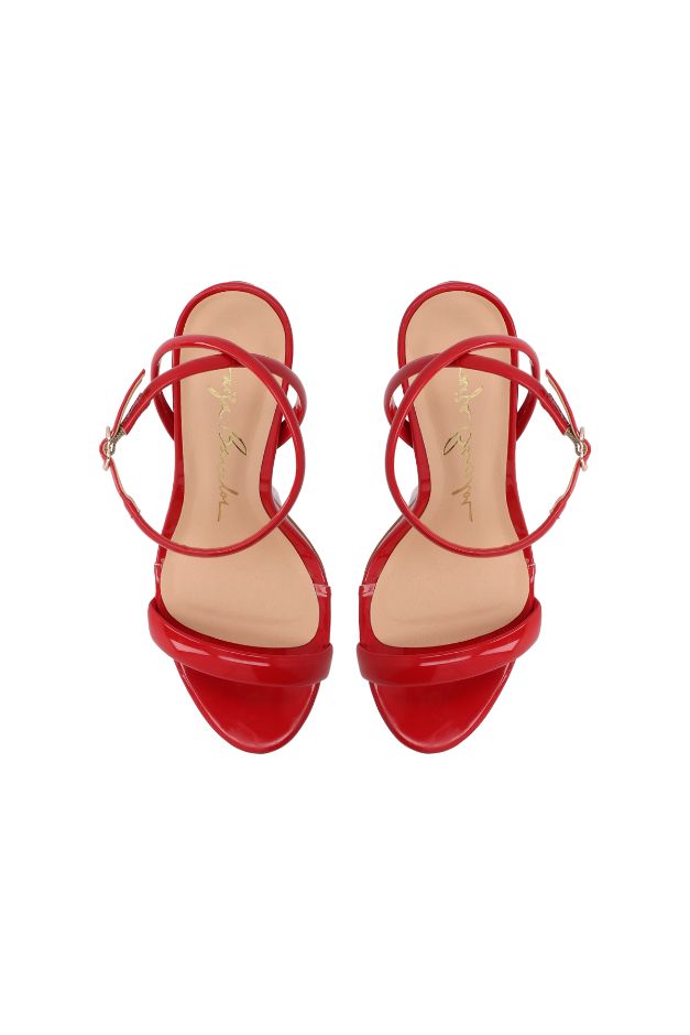 SANDALIA DE SALTO FINO EM VERNIZ