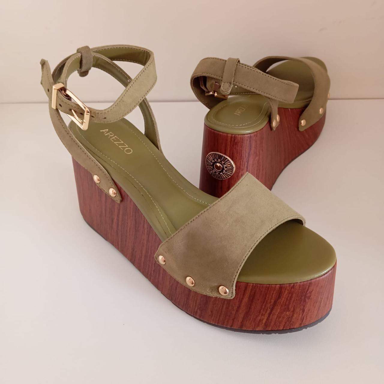 SANDALIA AREZZO SALTO ALTO ACAMURCADOS-MARROM