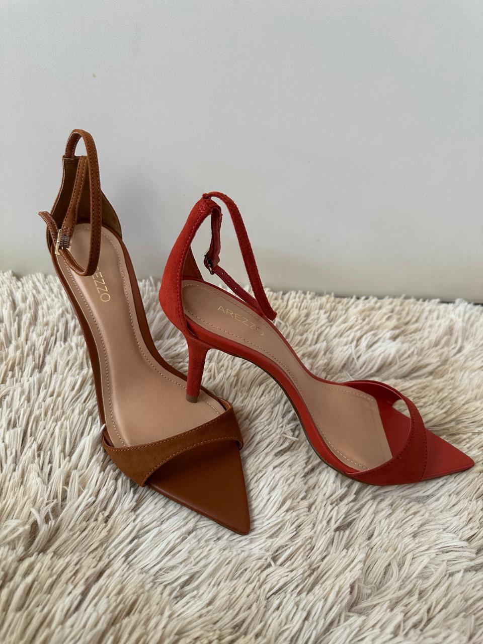 Sandália Marrom Acamurçada Salto Médio Tiras