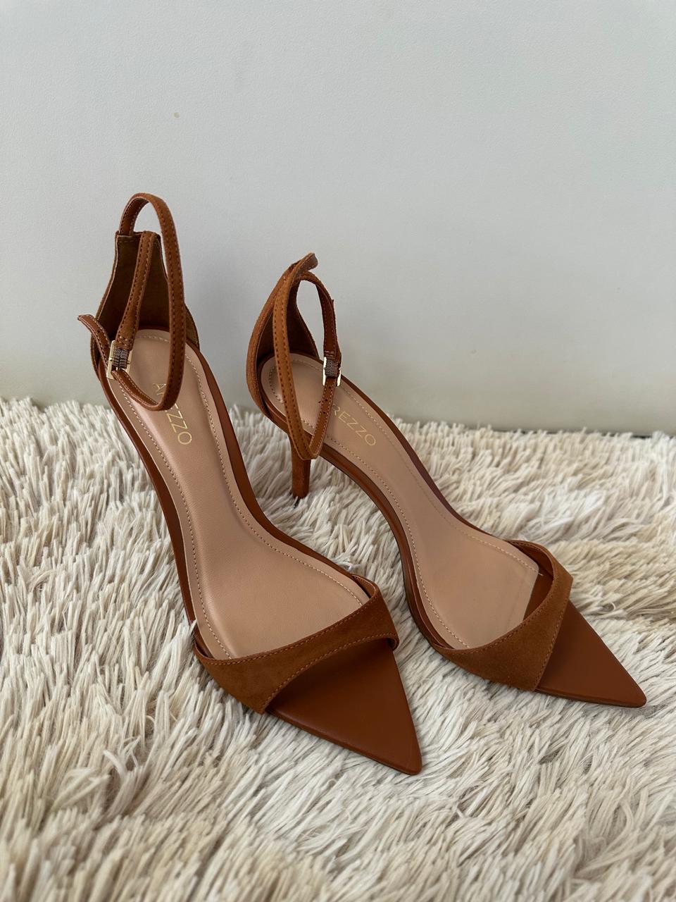 Sandália Marrom Acamurçada Salto Médio Tiras