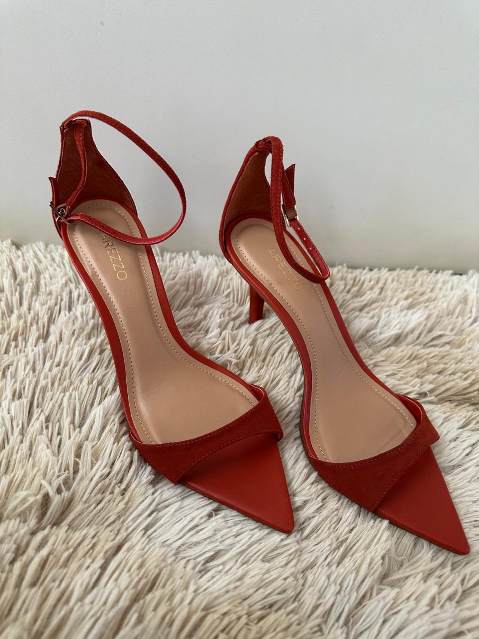 Sandália Marrom Acamurçada Salto Médio Tiras