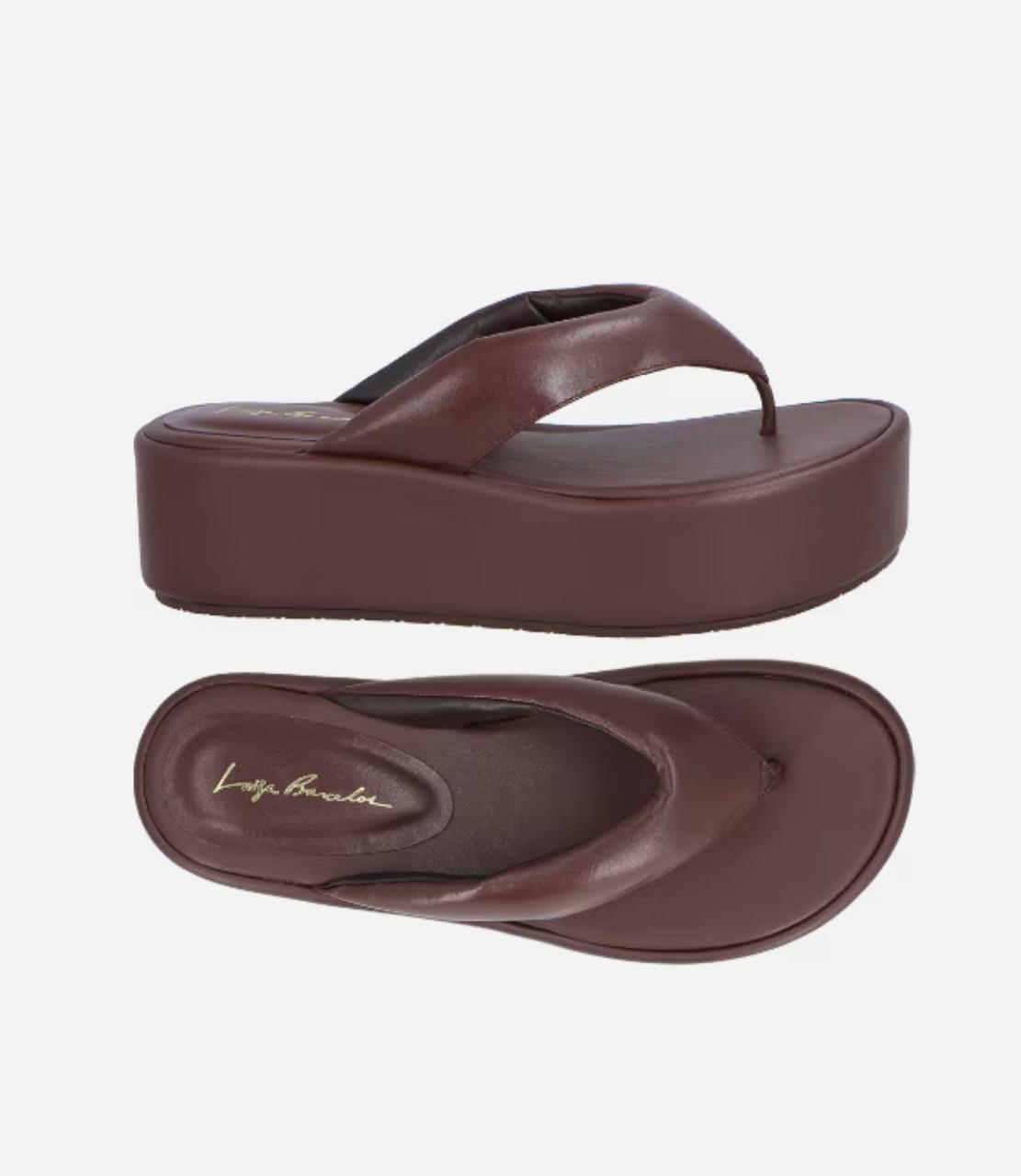 SANDÁLIA PLATAFORMA FLAT EM COURO CAFÉ-LUIZA BARCELOS