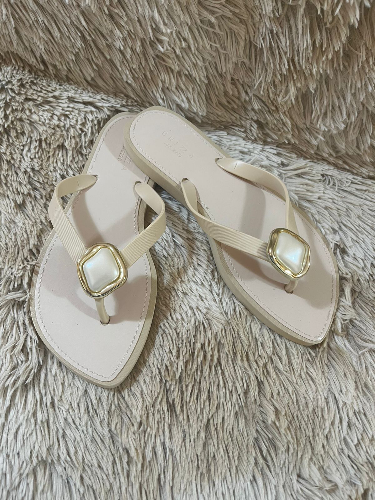 CHINELO DE DEDO OFF WHITE RECOURO FLASH PEDRA- AREZZO BRIZZA