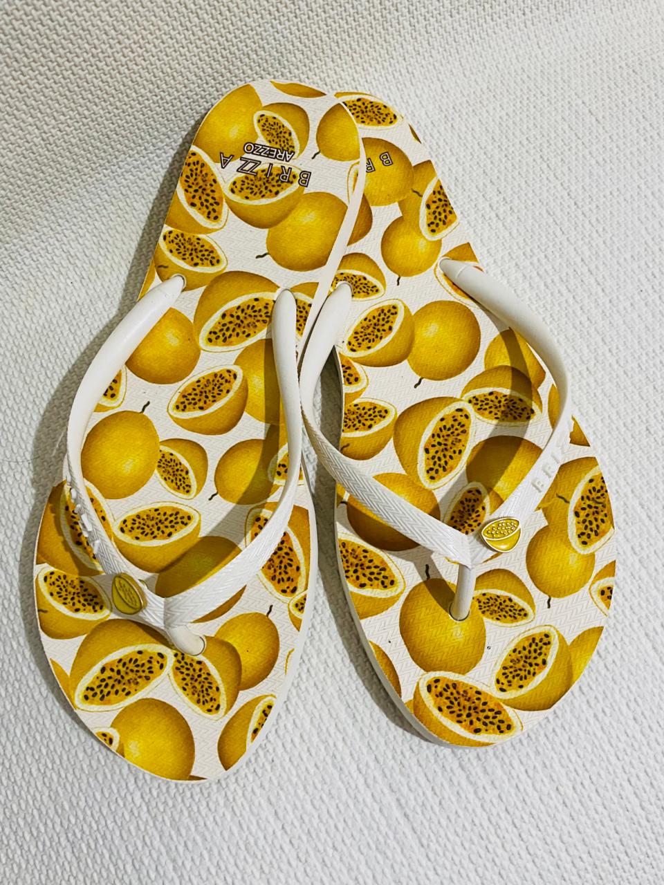 CHINELO BARNCO ESSENCIAL ESTAMPA MARACUJA- AREZZO BRIZZA