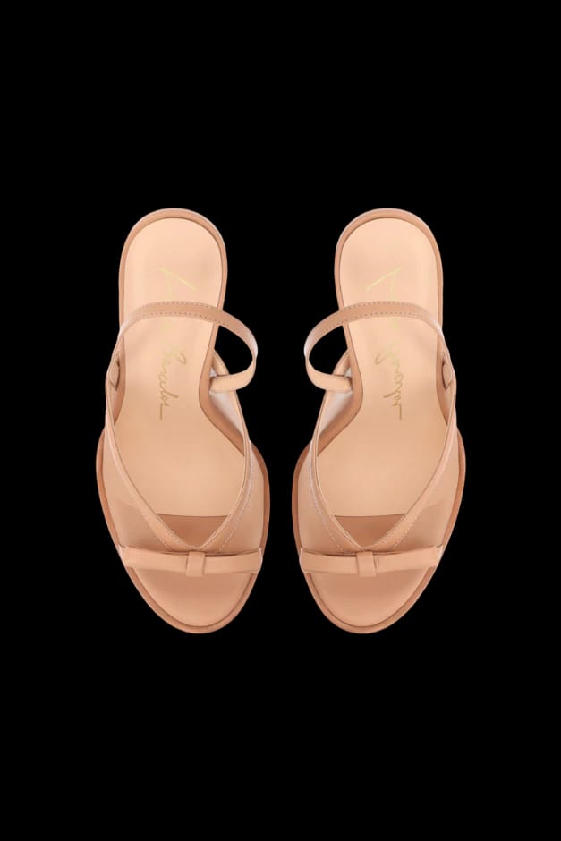 SANDÁLIA DE SALTO LUIZA BARCELOS FLARE ALTO EM COURO BEGE E TELA