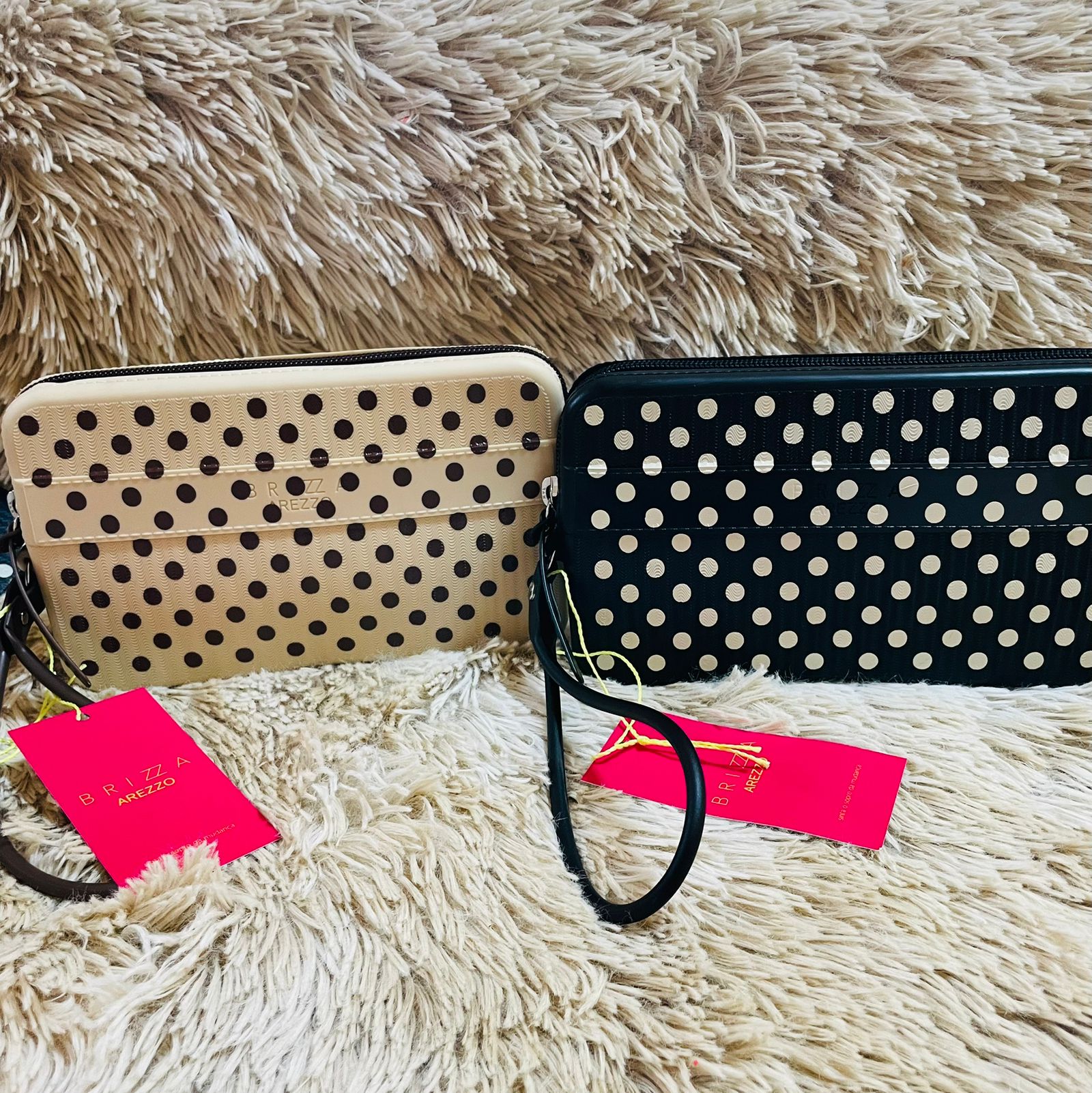 CLUTCH BOLINHAS PEQUENAS AREZZO BRIZZA