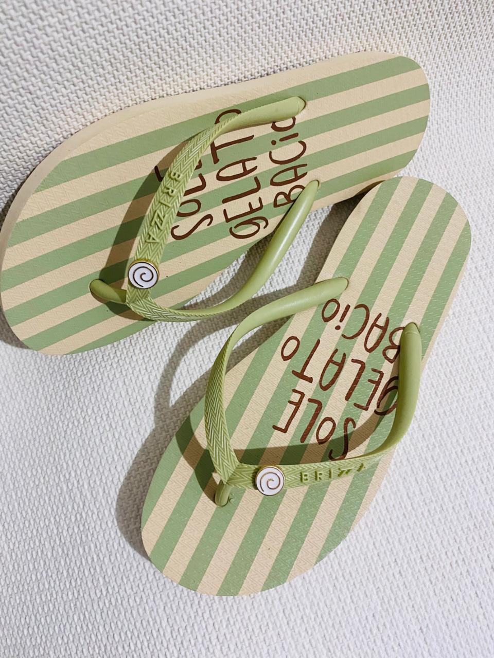 CHINELO DE DEDO VERDE LISTRADO EASY BACIO DI LATTE- AREZZO BRIZZA